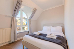4BR 4-floor house, w patio, 10 min Wapping Station